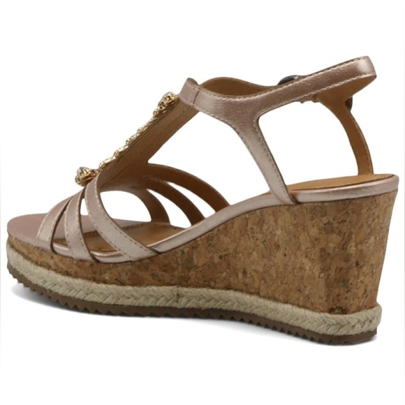 ADRIENNE VITTADINI Canise Sandal color  champagne, size 6.5 NWOT - Picture 3 of 7